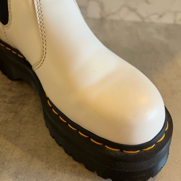 Sz 8 - Good Condition - Dr. Martens White Chelsea Boots - Picture 8 of 14